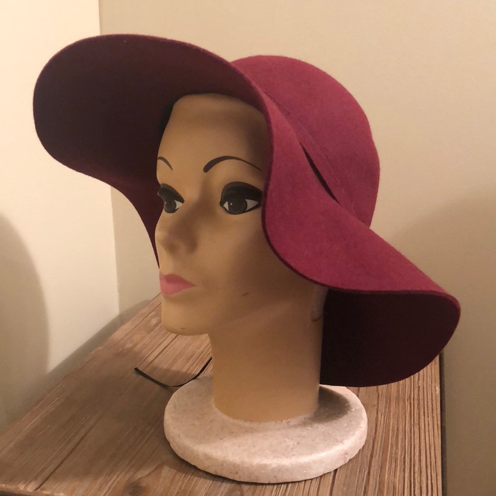 BCBG fashion hat